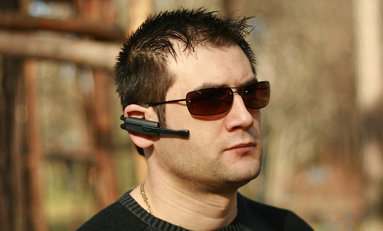 Local man with Bluetooth headset named coolest person on the planet