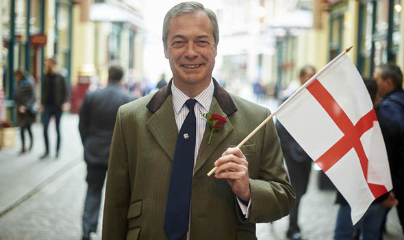 Farage quits UKIP to apply for England job