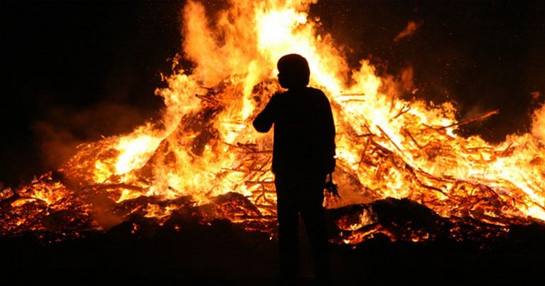 Bonfires are for arseholes, reveal scientists